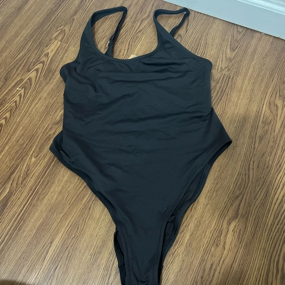 NWT SKIMS Onyx Scoop Neck One Piece Swimsuit Size XL $88